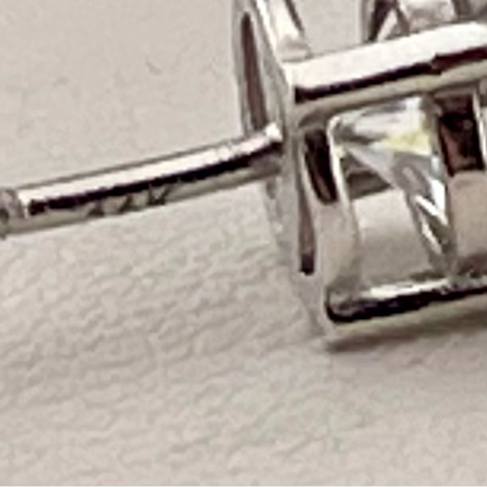 14K w/screws 1ct Diamond Pair. .50ct each 1/2ct each white Gold - Picture 6 of 12